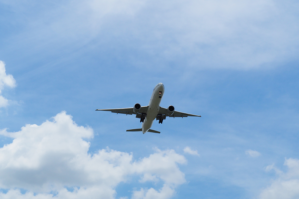 班機返回桃園國際機場