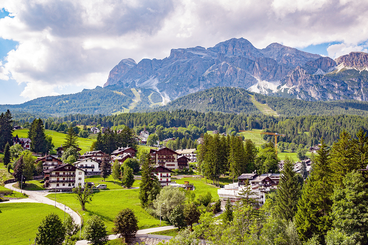 科爾蒂納丹佩佐