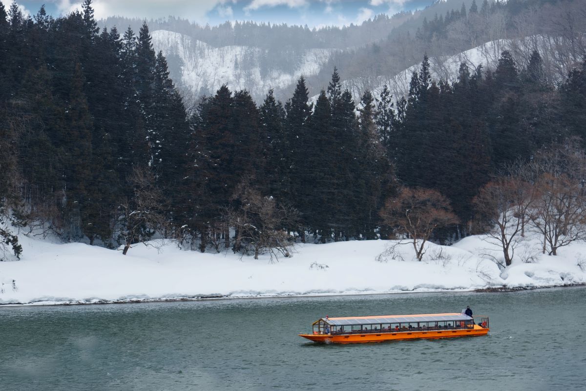 最上川雪見舟