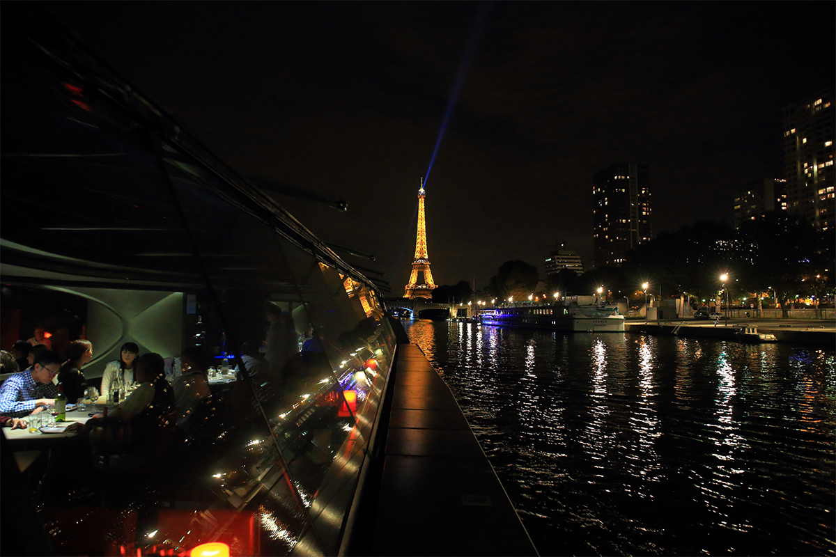 流動的巴黎：塞納河晚宴