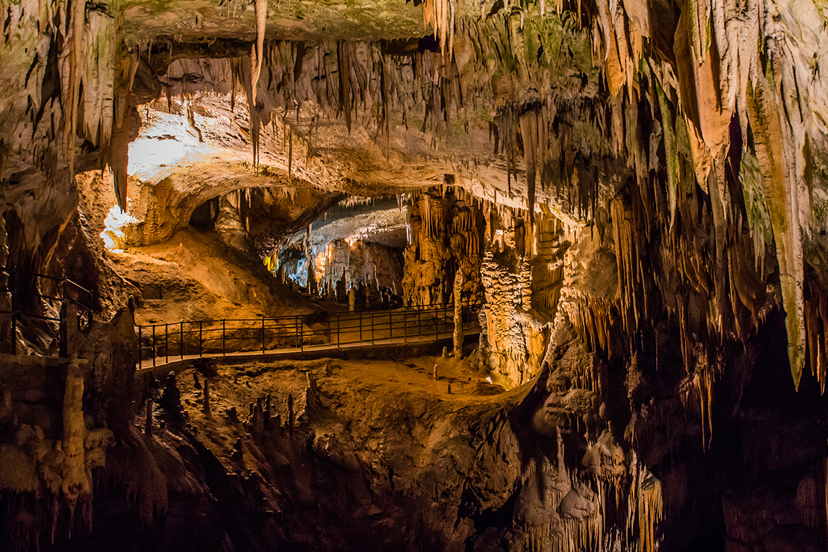 波斯托伊納鐘乳石洞